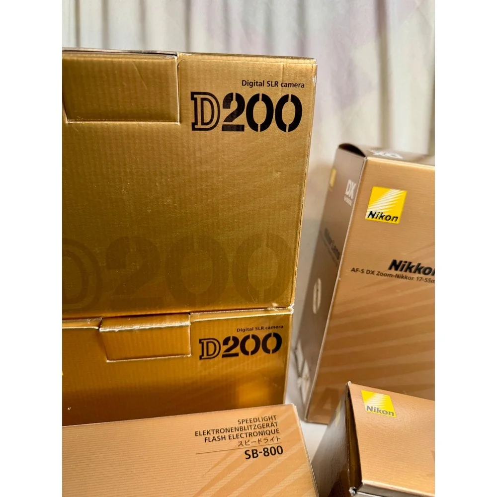 Nikon D200 DSLR Camera Nikkor 17-55mm f2.8G SB-800 Flash MB-D200 4 Boxes Only